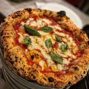 Imagem de capa para o Ebook "9 Métodos para pizzaiolos e 10 receitas de massa de pizza tradicional e de longa fermentação profissionais para pizzarias ".