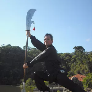 Imagem de capa para o Curso online Kung Fu Armas - Kuan Tao - Grande Facão Primavera e Outono