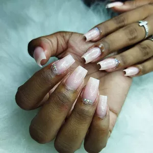 Imagem de capa para o Curso online Alongamento de unhas de gel