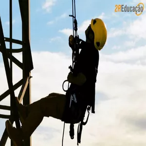 Imagem de capa para o Curso online Treinamento Online - Trabalho em Altura (NR 35)
