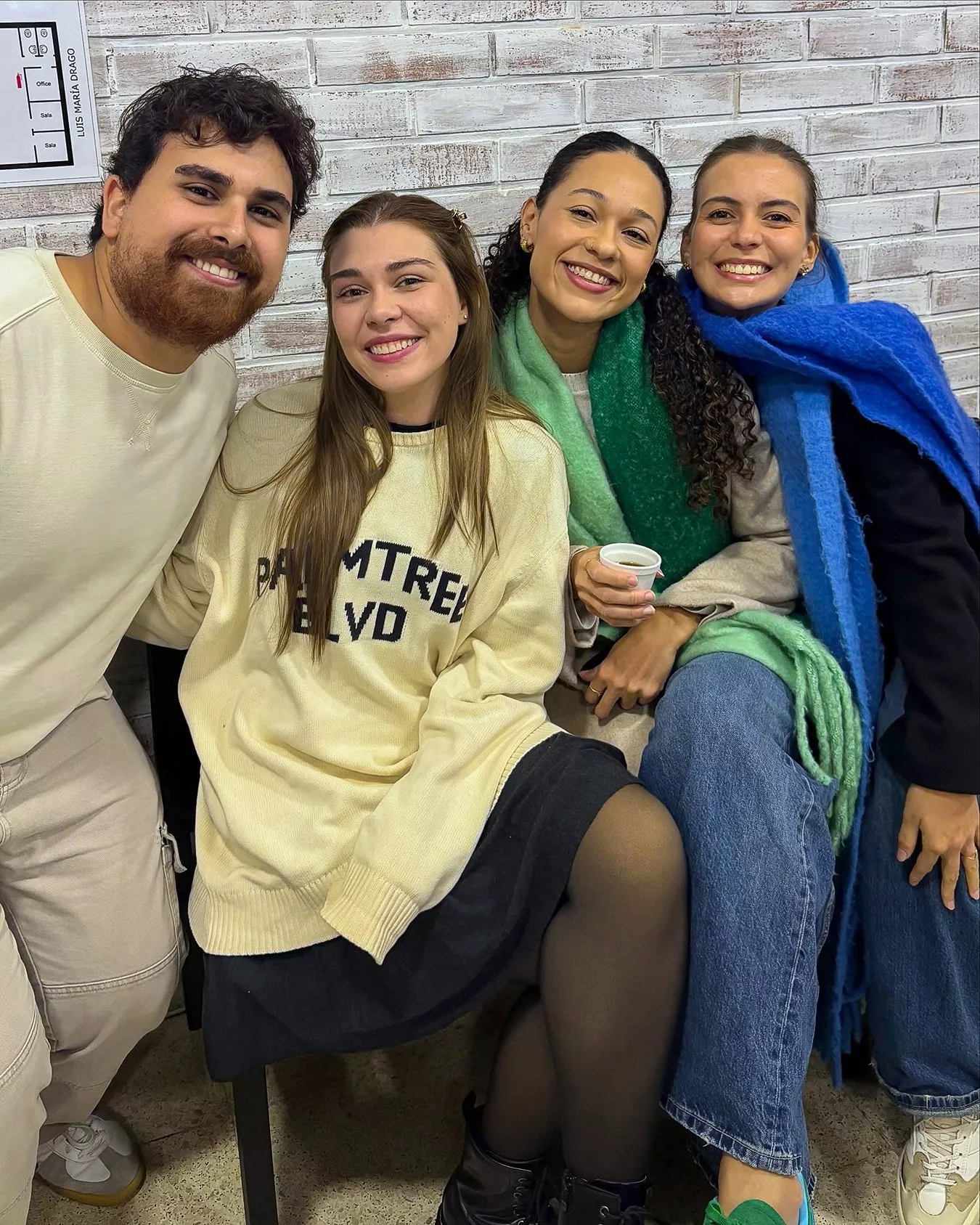 Personas compartiendo en ASL
