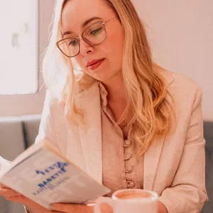 Imagem de capa para o Serviço online Um café com Camila