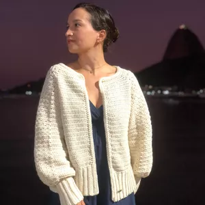 Imagem de capa para o Curso online Casaco Charlotte - Casaco Topdown em Crochê