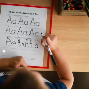 Imagen de portada para Ebook Aprendizaje divertido: Cómo enseñar a escribir a niños de primaria