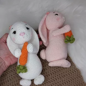 Imagem de capa para o Ebook Clara, a Coelha - Tutorial de amigurumi em PDF
