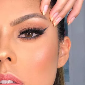 Imagem do curso CURSO DE AUTOMAQUIAGEM - APRENDA A REALÇAR SUA BELEZA