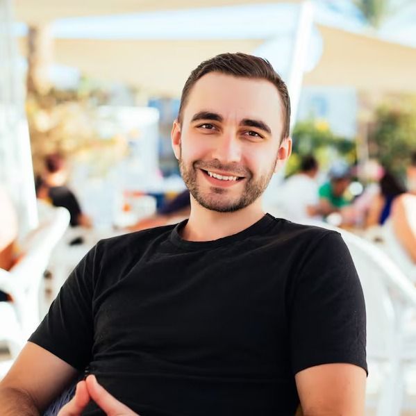 🔹Kevin Santillán, Importador Tecnológico.