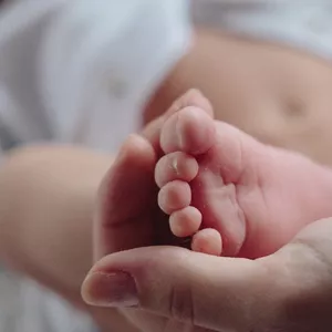 Imagen de portada para Curso online Guía completa de Maternidad: Estrategias para el sueño y la alimentación de los bebés