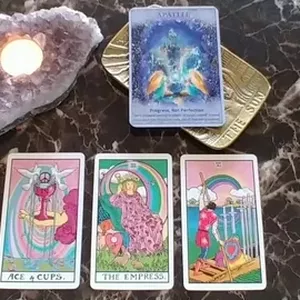 Imagen de portada para Curso online ¡Descubre tu Destino con una Tirada de Tarot Gratis Online! 🔮