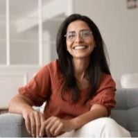 🔹 Andrea Salinas, Coordinadora Administrativa