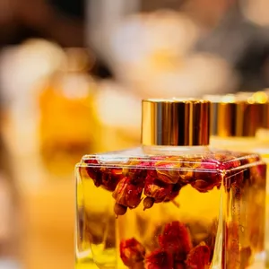 Imagem de capa para o Ebook Aprenda a criar perfumes artesanais e economize