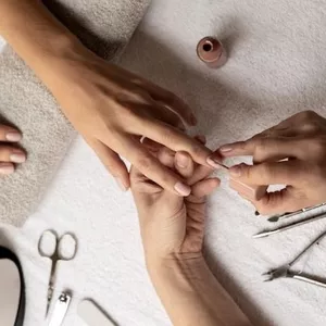 Imagem de capa para o Curso online MANICURE E PEDICURE ✨