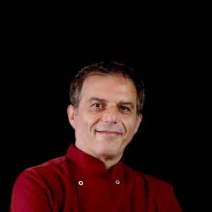 Cover image for Online course ​احتراف الكيك الفرنسي: فن المخمل والجليز اللامع.