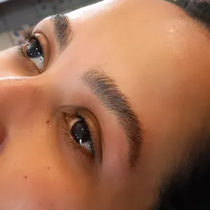 Imagem de capa para o Curso online Eyebrow-BASE - Formação Profissional Design de Sobrancelhas