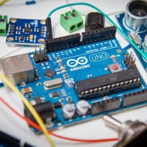 Imagem de capa para o Curso online Curso de Robótica 5.0 - Fundamentos de corrente contínua e introdução ao Arduíno