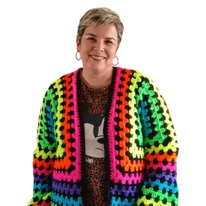 Imagem de capa para o Ebook Receita Casaco Neon Crochê