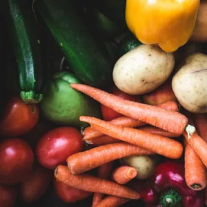 Imagem de capa para o Ebook Alimentação Saudável para Pessoas Ocupadas: Dicas Práticas