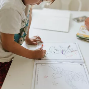Imagen de portada para Ebook Colorea y aprende: Actividades educativas para niños