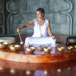 Imagen de portada para Curso online Terapia de sonido, medicina china y el uso de las afirmaciones para el equilibrio emocional