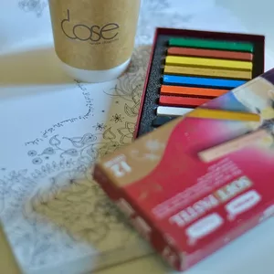 Imagen de portada para Ebook Descubre la serenidad a través del arte de colorear