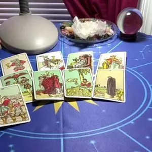 Imagen de portada para Curso online Tirar Las Cartas Españolas - Conecta con el Destino