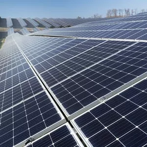 Aprenda a instalar sistemas de energia solar  Iniciar Visão geral Este curso aborda os princípios básicos e a instalação prática de sistemas de energia solar, capacitando os alunos a implementar projetos sustentáveis de geração de energia.