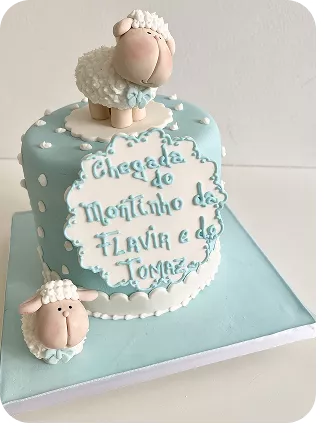 Bolo de 1 andar de Baby Shower no tema Ovelha, uma ovelha no topo do bolo e uma na base do bolo, expressões babies do Curso Meu Primeiro Zoológico - Modele 25 Animais em Pasta Americana