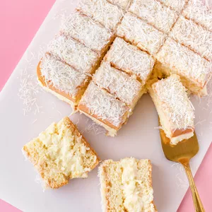 Imagem de capa para o Curso online Curso de Bolos Gelados - TRAVESSAS &amp; FATIAS 