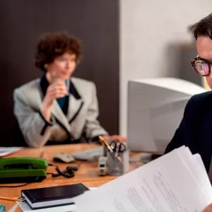 Imagem do curso Direito Comercial e Tributário