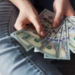 Imagem de capa para o Ebook Educação financeira: Do cofrinho à bolsa de valores