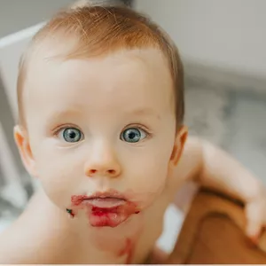 Imagem de capa para o Ebook De bebê a gourmet - Receitas para  ensinar seu filho a comer de tudo!