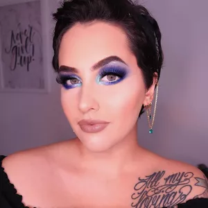 Imagem de capa para o Curso online Tudo sobre criação de conteúdo digital - por Lari Bianchi