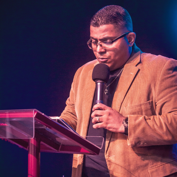 Pr. Roberto M. 