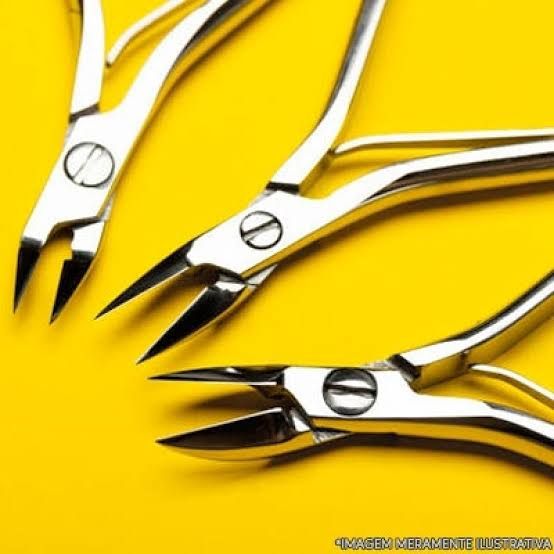 Afiação de alicates de cutículas profissional