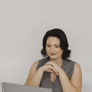 Imagem de capa para o Curso online "Ansiedade em tempos digitais: Respirando em tempos acelerados"