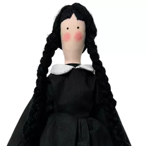 Imagem de Wandinha da Fluflu - Estilo Tilda  - Curso Online Passo a Passo com Moldes em Tamanho Real criado por Fluflu Dolls Bonecas de Pano na hotmart