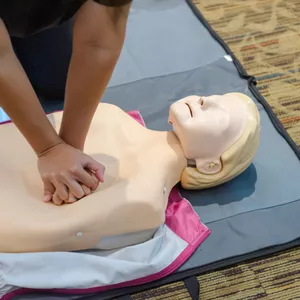 Imagen de portada para Evento online TALLER DE RCP Y DEA EN NIÑOS,ADULTOS Y LACTANTES