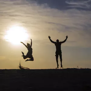 Imagen de portada para Evento online Cuál es el principal motivo por el que te sientes desconectado, aburrido y agobiado junto a tu pareja y cuáles son los 3 pasos para solucionarlo y conseguir sentir la conexión inicial de la relación.