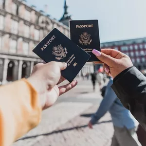 Imagem de capa para o Ebook Viaje e Fale: Português, Espanhol e Catalão