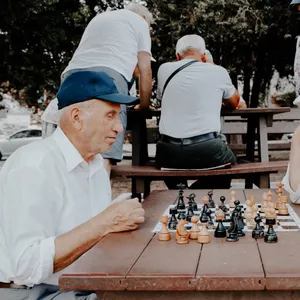 Imagen de portada para Ebook Actividades creativas para mantener la mente ágil en la vejez