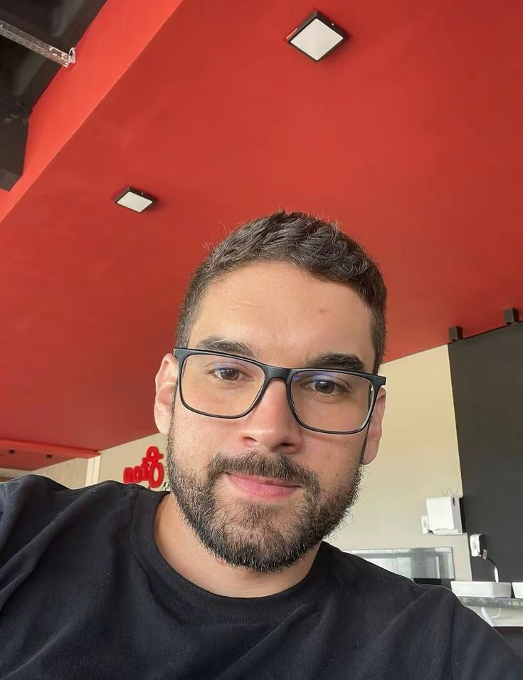 Carlos M. · Dueño de pizzería · Bogotá, Colombia
