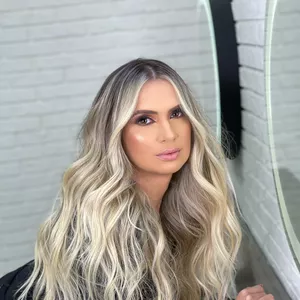 Imagem de capa para o Curso online Mechas Blurred Blond.