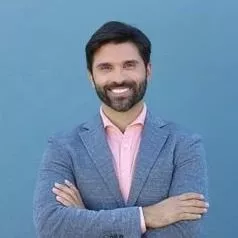 🔹Roberto Bazán, Emprendedor.