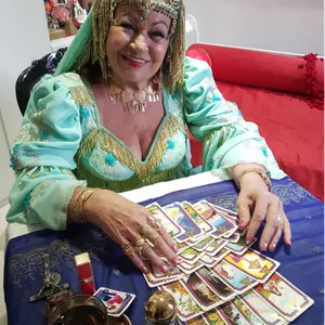 Imagem de capa para o Curso online Apostila Cartas Ciganas - Lilá Romaí