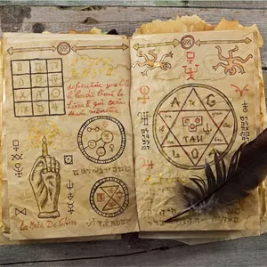 Imagen de portada para Ebook Los 10 Grimorios escenciales para empezar con la magia