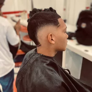 Imagem de capa para o Curso online Transforme-se em um Mestre do Disfarce Capilar: Curso Completo