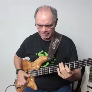 Imagem de capa para o Curso online Slap com Ritmos Brasileiros - Adriano Giffoni