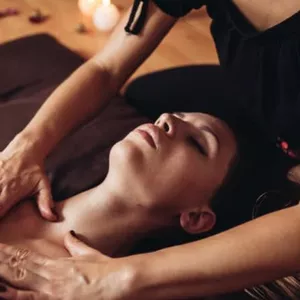 Cover image for Online course Massage course Box