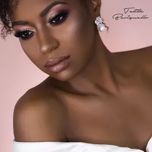 Imagem de capa para o Curso online Maquiagem em Noiva Pele Negra- By Talita Bariquello