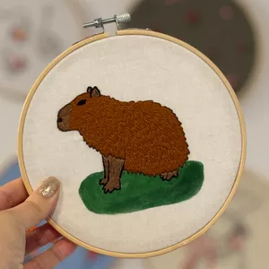 Imagem de Curso Online de Bordado em Bastidor: Do Básico ao Avançado criado por Maria na hotmart